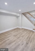 Building Photo - 22 Maple St