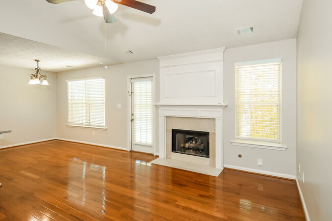 Building Photo - 208 Pebble Creek Ct