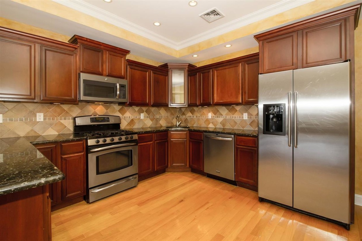 Foto principal - 305 Manhattan Ave