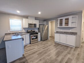 Building Photo - 677 Oregon St