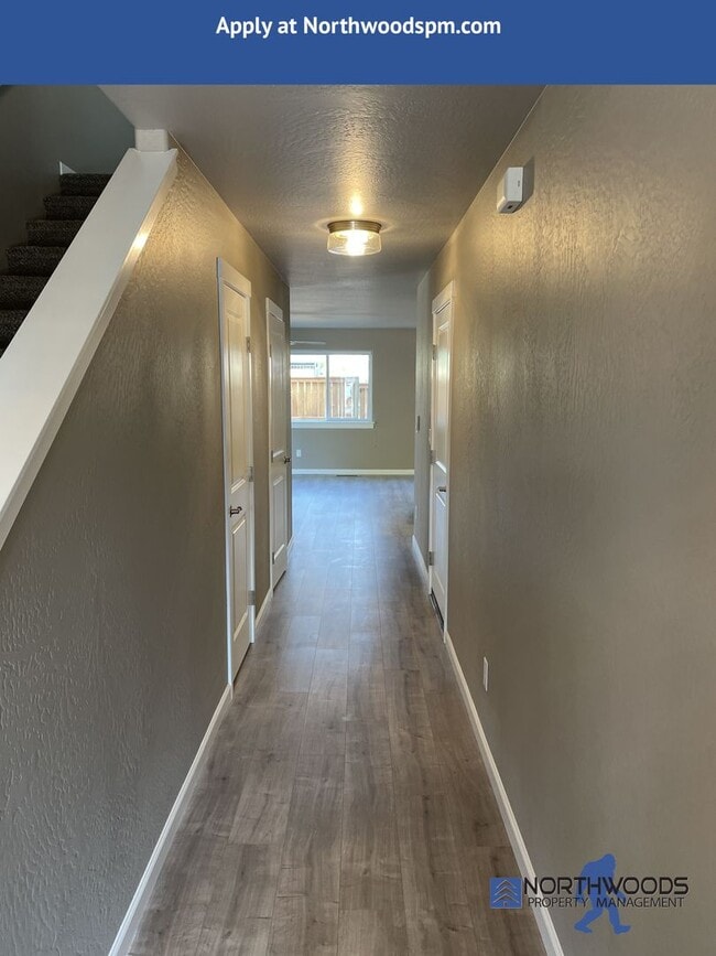 Building Photo - Newer Build-3 Bedroom 2.5 Bath 2 Story Hom...