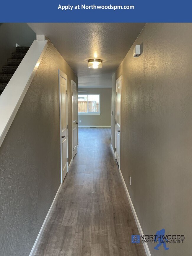 Foto del edificio - Newer Build-3 Bedroom 2.5 Bath 2 Story Hom...