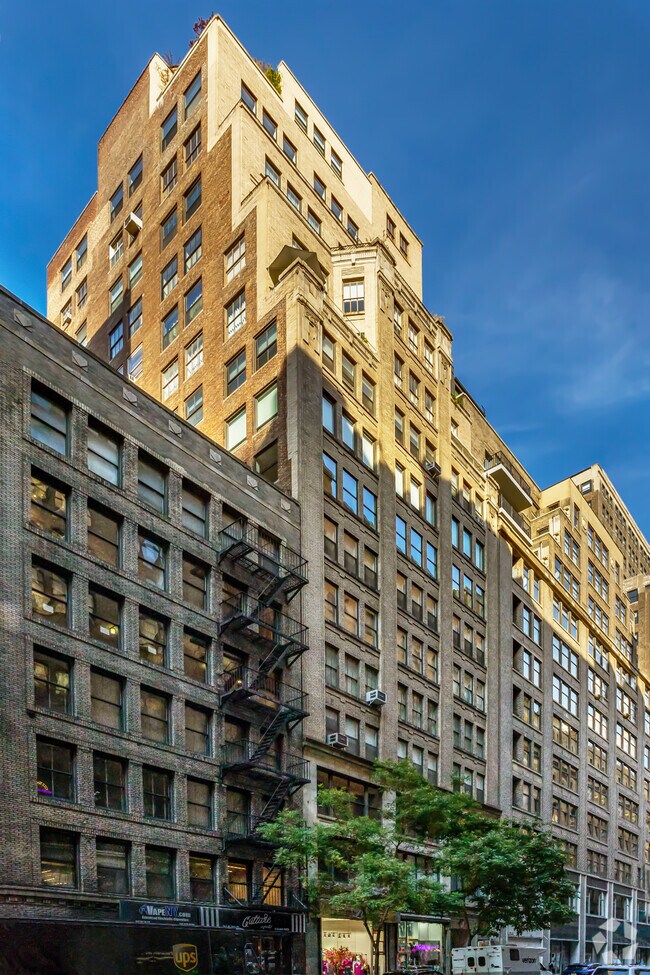 Foto del edificio - 241 W 36th St