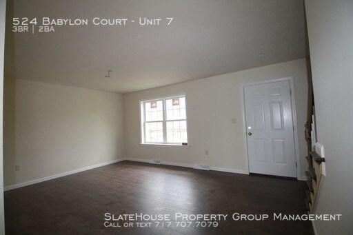 Building Photo - Modern Townhome built in 2015