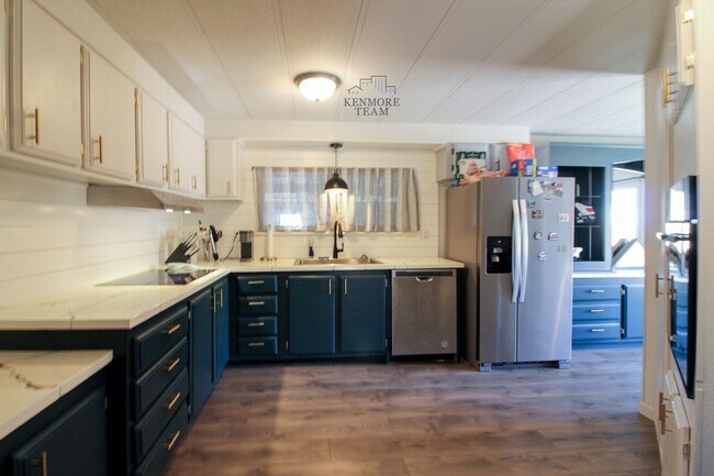 Foto del edificio - 3 Bed, 2 Bath Home in Kennewick with a SHOP!