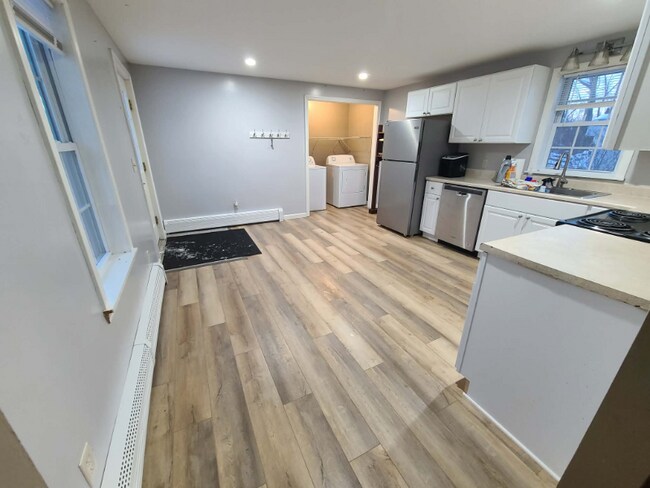 Foto del edificio - 1458 N Main St