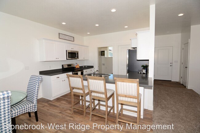 Building Photo - 6 br, 3 bath House - 732 South 340 East