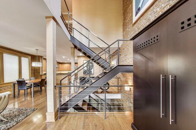 Foto del edificio - 3822 N Claremont Ave