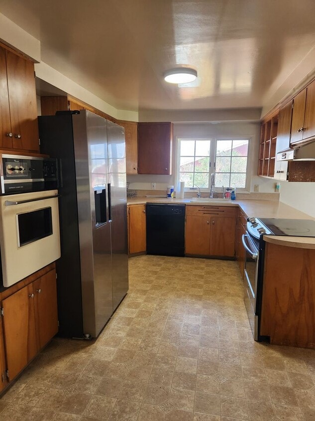 Primary Photo - West Valley 3 bedroom country home with 3 bay shop