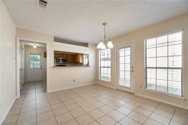 Building Photo - 1802 Maplewood Trail