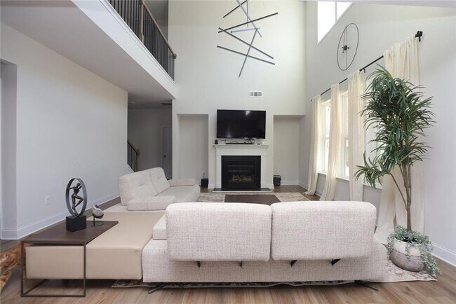 Foto del edificio - 451 Carmichael Cir