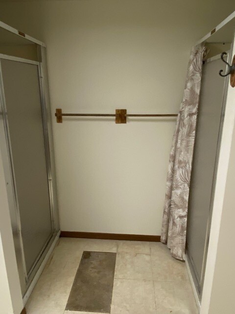 Dos duchas - 445 S 7th St