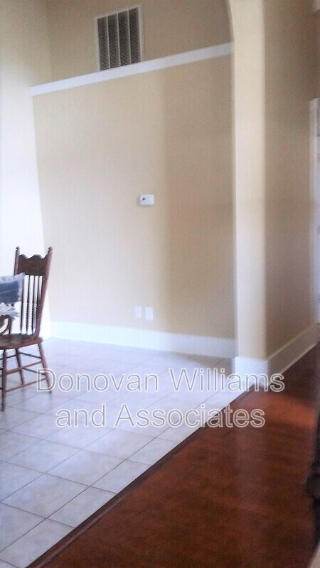 Foto del edificio - 135 E Wilson Ave