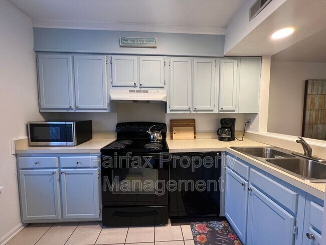 Foto del edificio - 2231 Alpine Rd