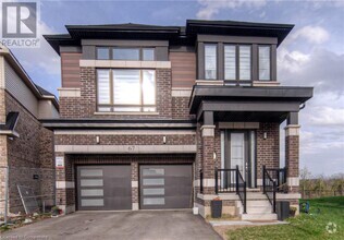 Building Photo - 67 Crossmore Cres