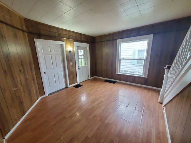 Living Room - 102 Ridgewood Ave