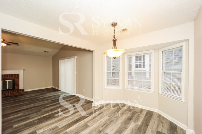 Building Photo - Charming 3BR 2BA Brick Home