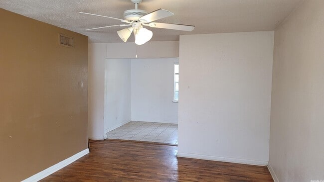 Building Photo - 212 Cherry St
