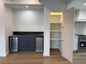 Building Photo - 4726 Ivanhoe St