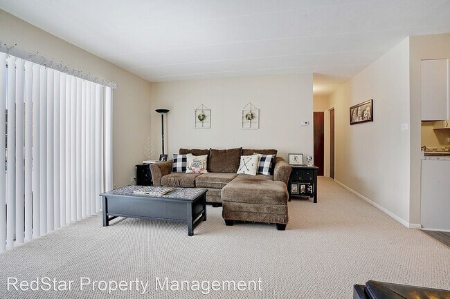 Foto del edificio - 7311 Sandalwood Dr
