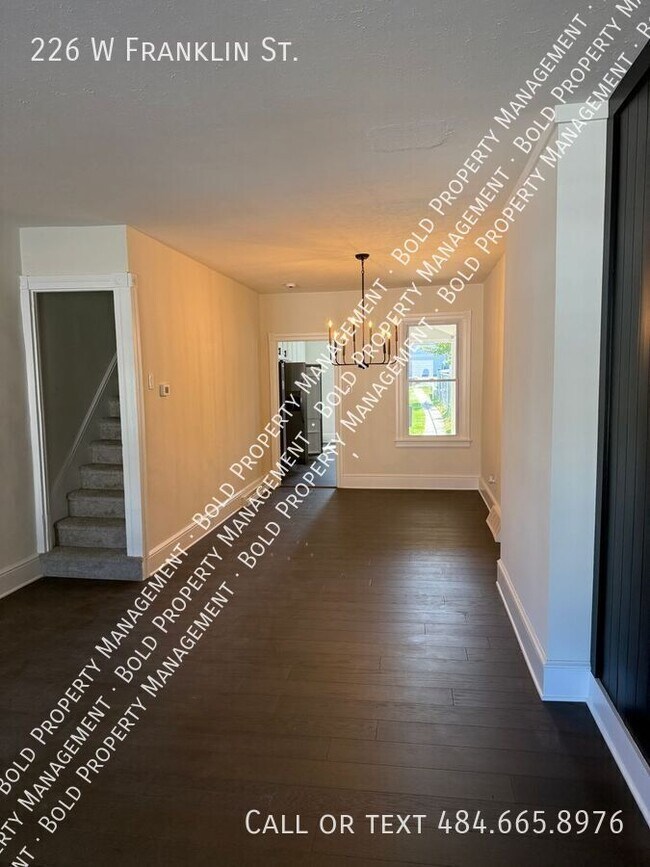 Foto del edificio - 226 W Franklin St