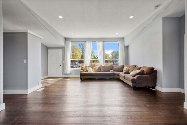 Foto del edificio - Short term leases available: 3 bed 2 bath ...