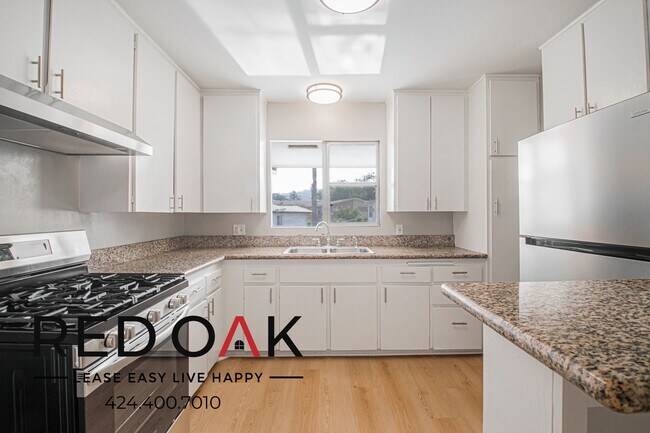 Building Photo - 4505 Santa Rosalia Dr