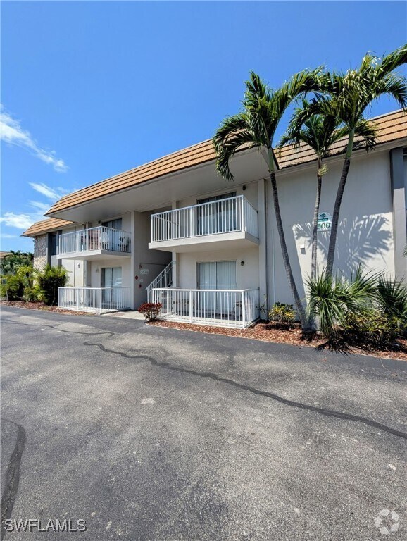Building Photo - 1830 Maravilla Ave