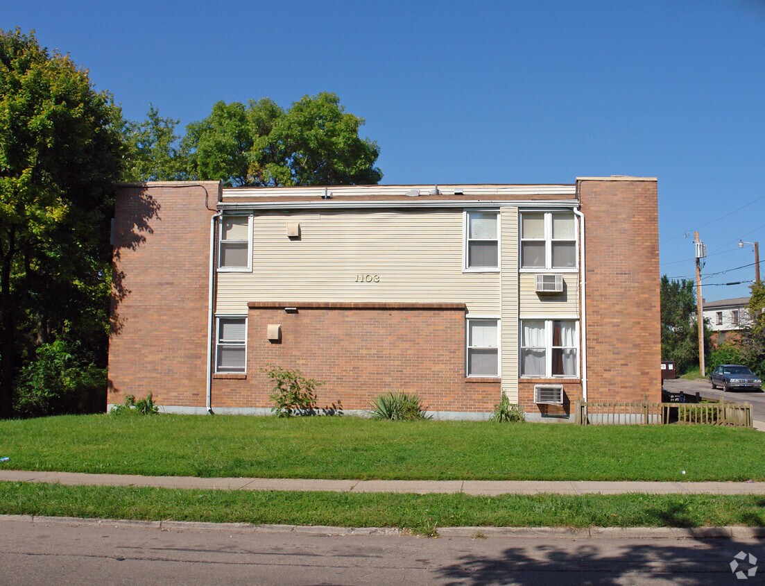 Building Photo - Danner Manor