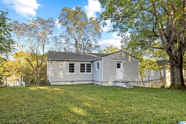 Building Photo - 932 5 Mile Rd