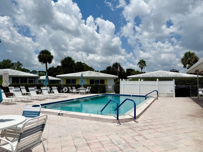 Foto del edificio - Water & Cable Included • 55+ Community - C...
