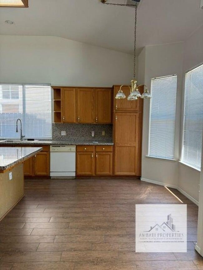 Building Photo - Lovely 3 Bedroom Northeast Fresno Home in ...