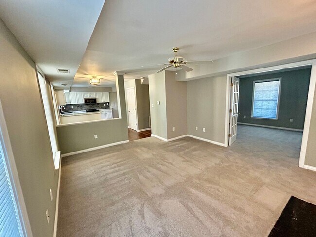 Foto del edificio - Spacious 4 Bed 2.5 Bath In Lexington!