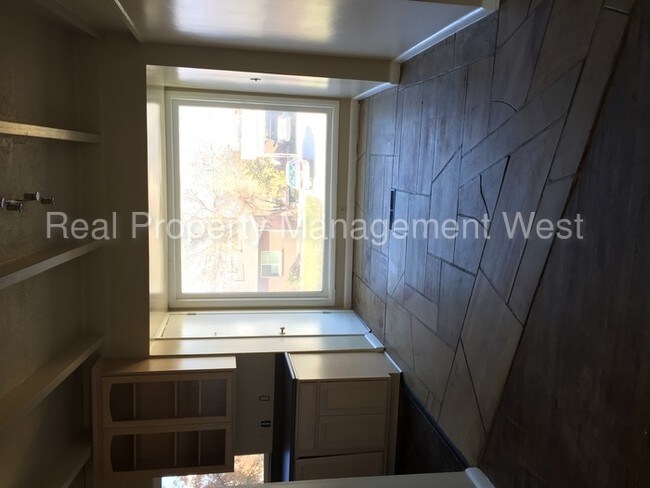 Foto del edificio - 1981 S Broadmoor St