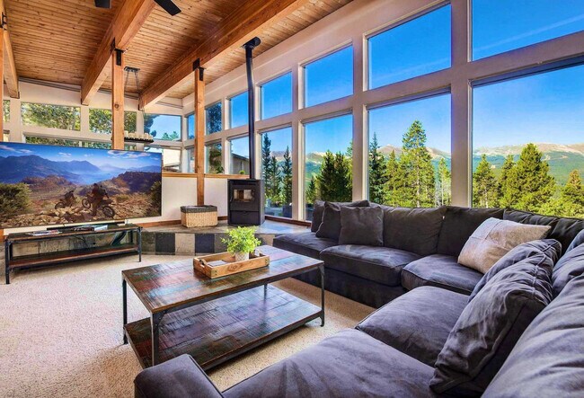 Foto del edificio - 1396 Forest Hills Dr