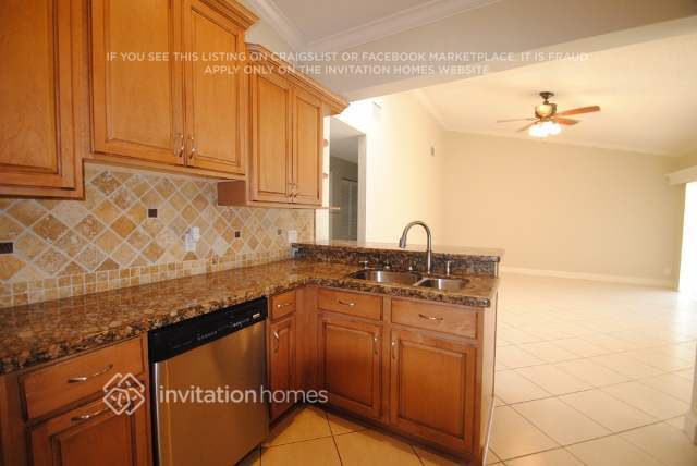 Foto del edificio - 4411 NW 73rd Way