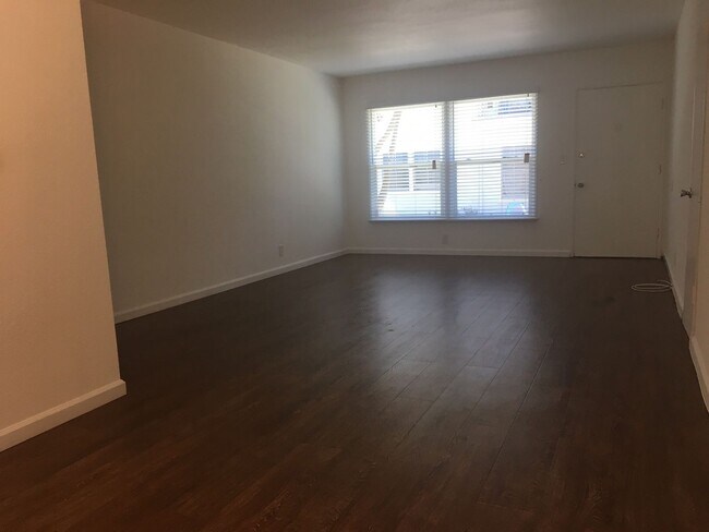 Foto del edificio - 5227 Corteen Pl