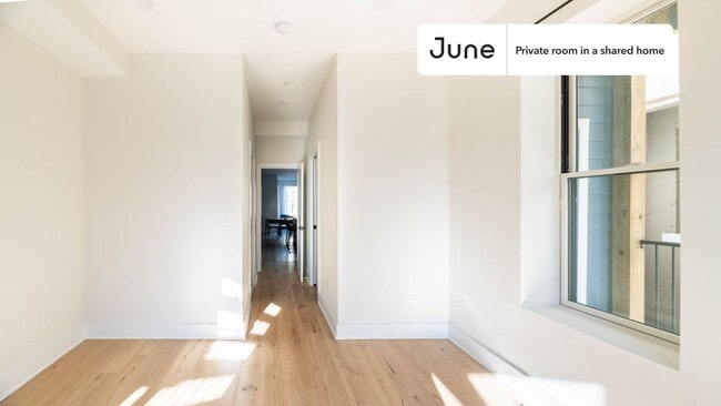Foto del edificio - Room in Shared 3 bed/2.5 bath home