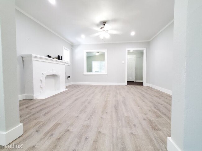 Foto del edificio - 2 br, 1 bath House - 168 W. 10th street