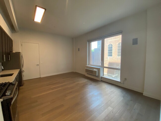 Building Photo - 152-11 89th Ave