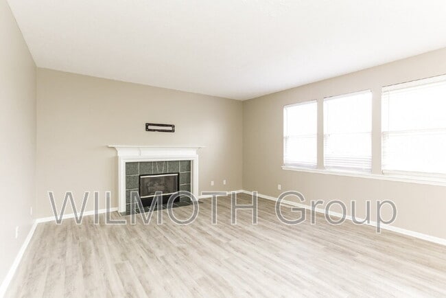 Foto del edificio - 344 W Columbine Ln