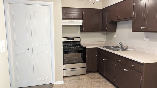 Kitchen - 924 Warren Ave