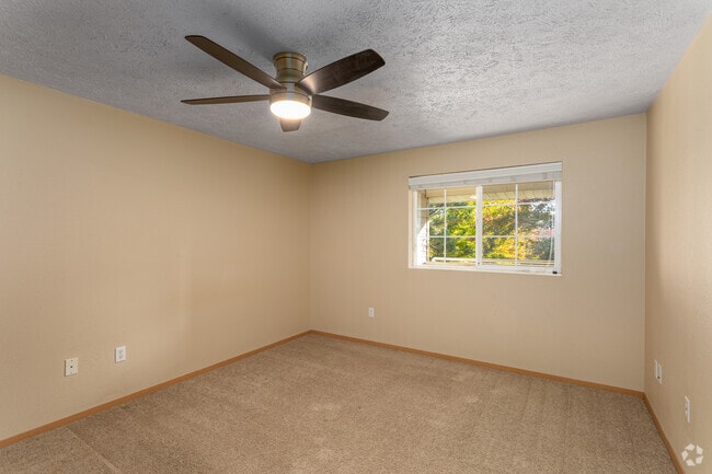 1BR, 1BA - 719SF - Pasadena Ridge Golf Course Apartments