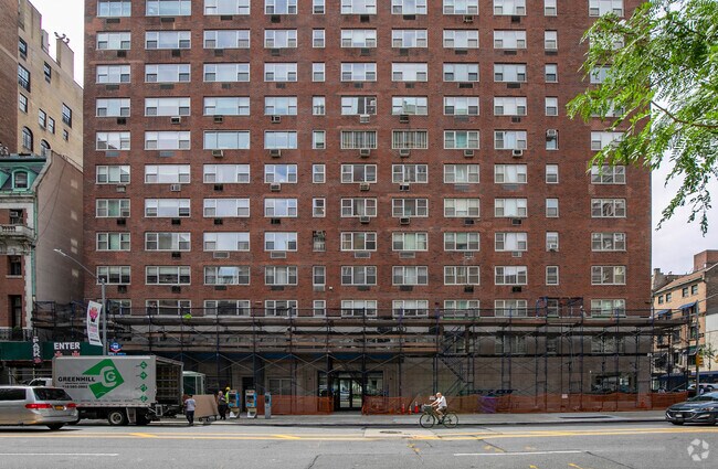 Building Photo - 50 E 79th St