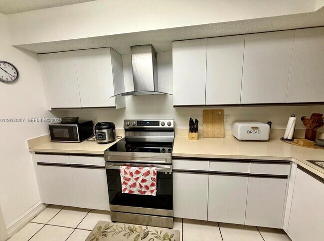 Foto del edificio - 8246 NW 24th St