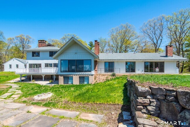 Foto del edificio - 43 Prattling Pond Rd