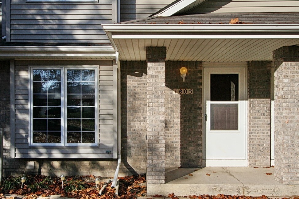 Foto principal - Large 2-bedroom condo on Iowa City's west side