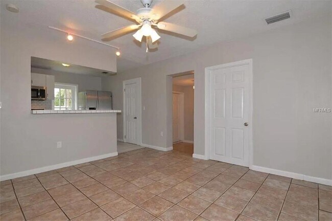 Foto del edificio - 431 Iris Rd