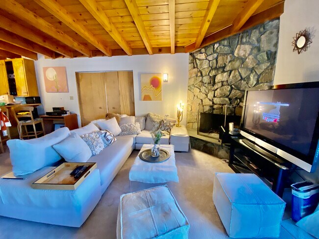 Sala de estar - 8080 Sunset Rd