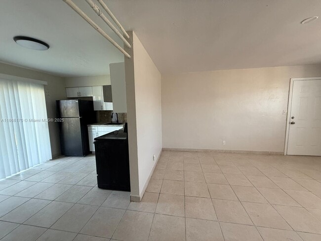 Foto del edificio - 237 W Blue Heron Blvd
